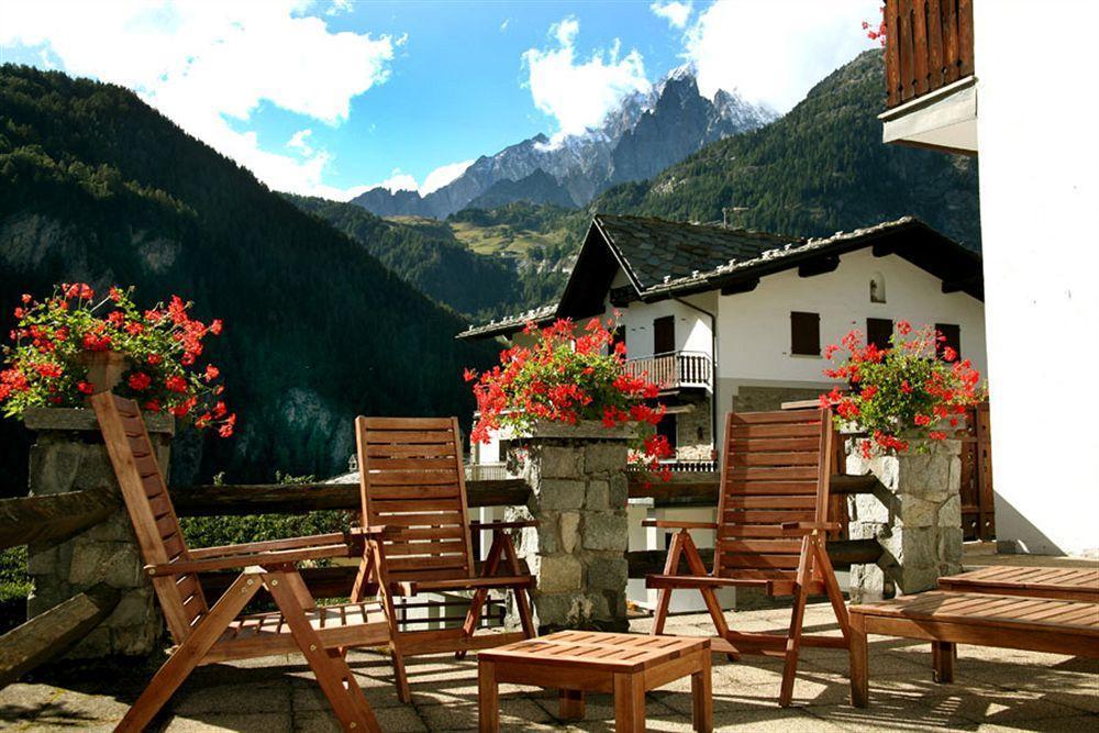 B&B Residence Checrouit Courmayeur Exterior photo