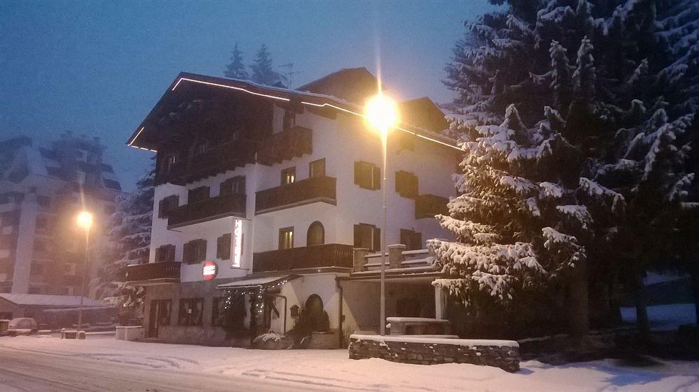 B&B Residence Checrouit Courmayeur Exterior photo