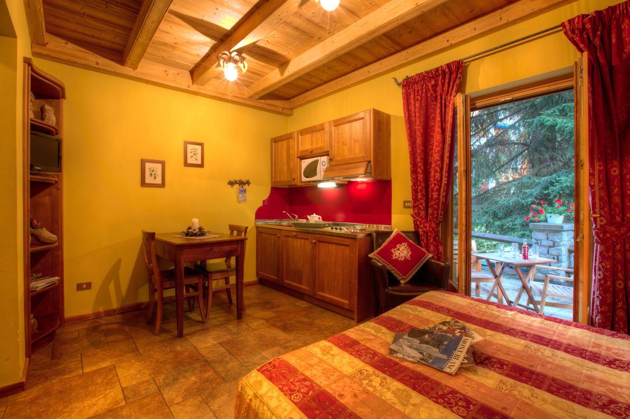 B&B Residence Checrouit Courmayeur Exterior photo