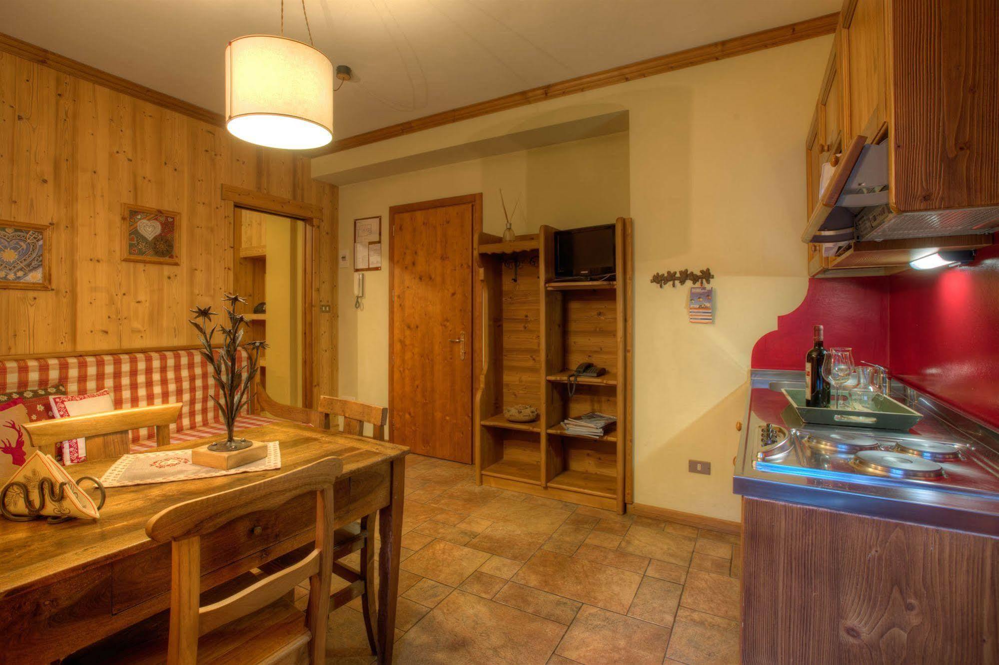 B&B Residence Checrouit Courmayeur Exterior photo