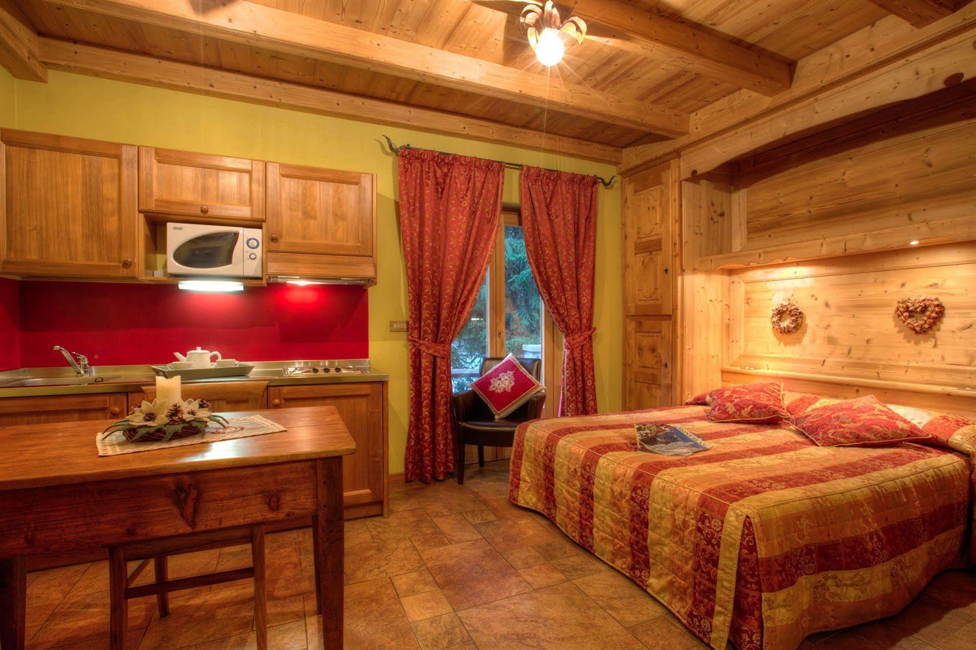 B&B Residence Checrouit Courmayeur Exterior photo