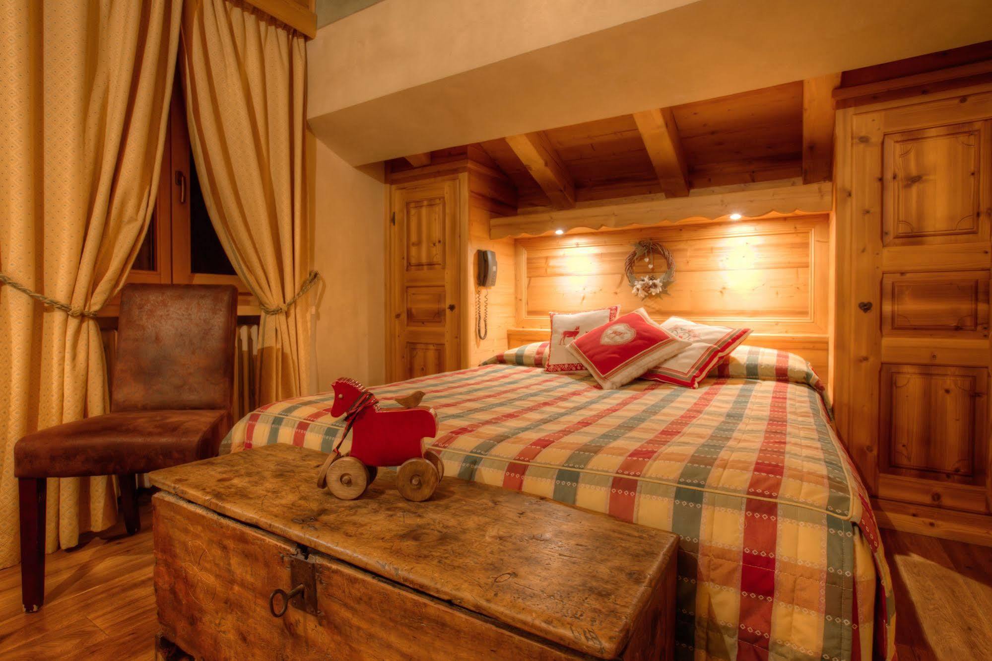 B&B Residence Checrouit Courmayeur Exterior photo