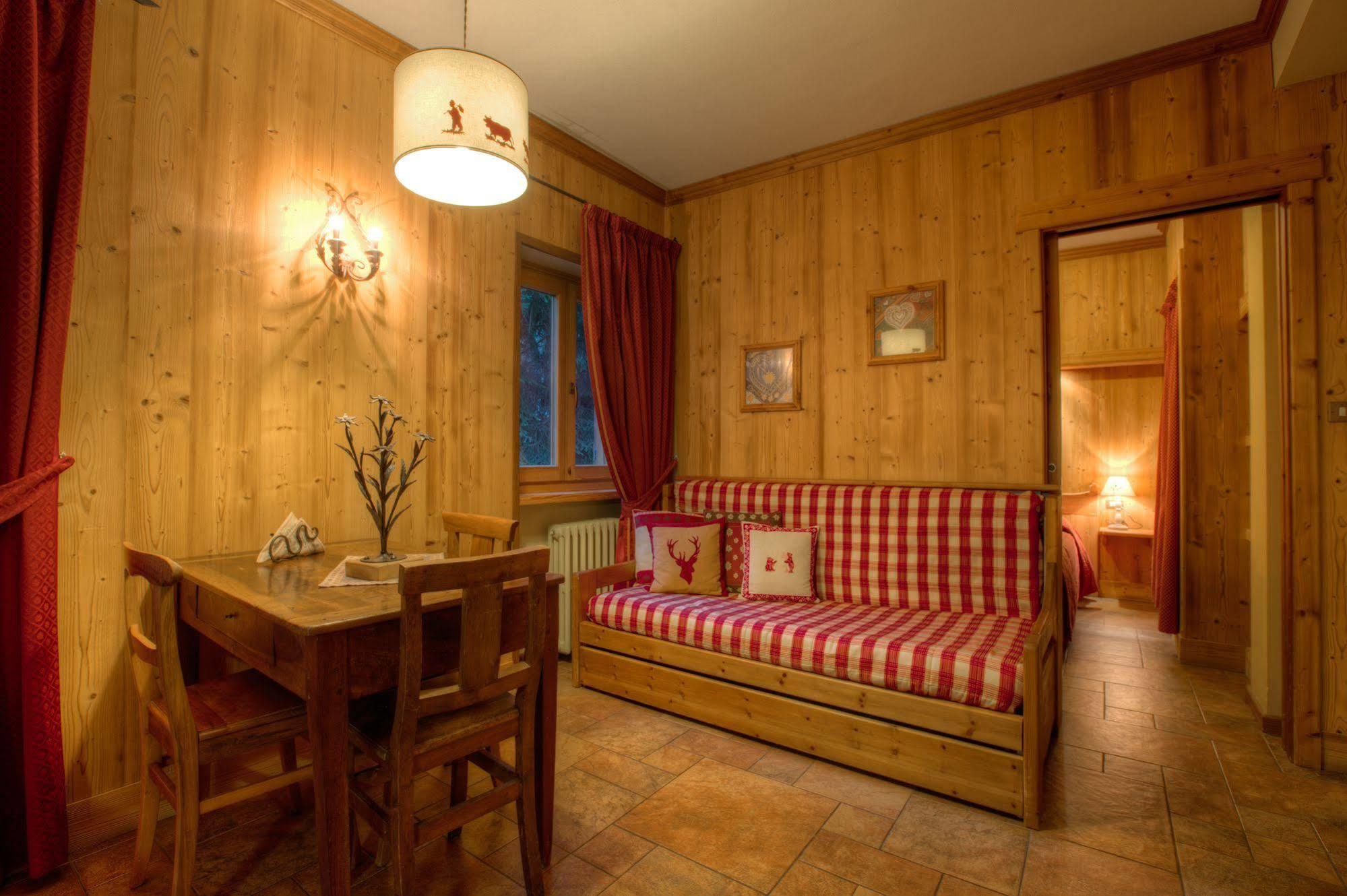 B&B Residence Checrouit Courmayeur Exterior photo