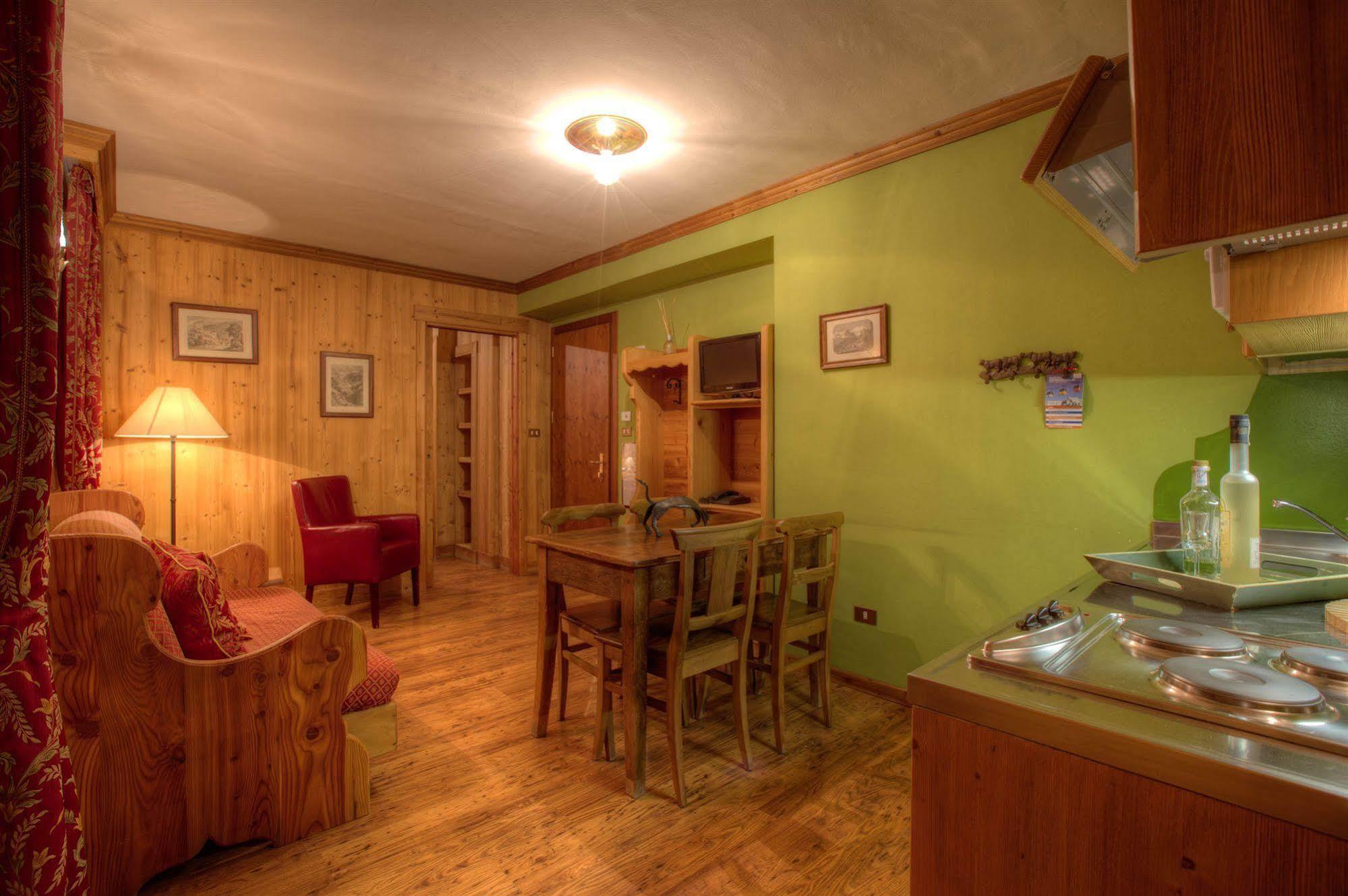 B&B Residence Checrouit Courmayeur Exterior photo